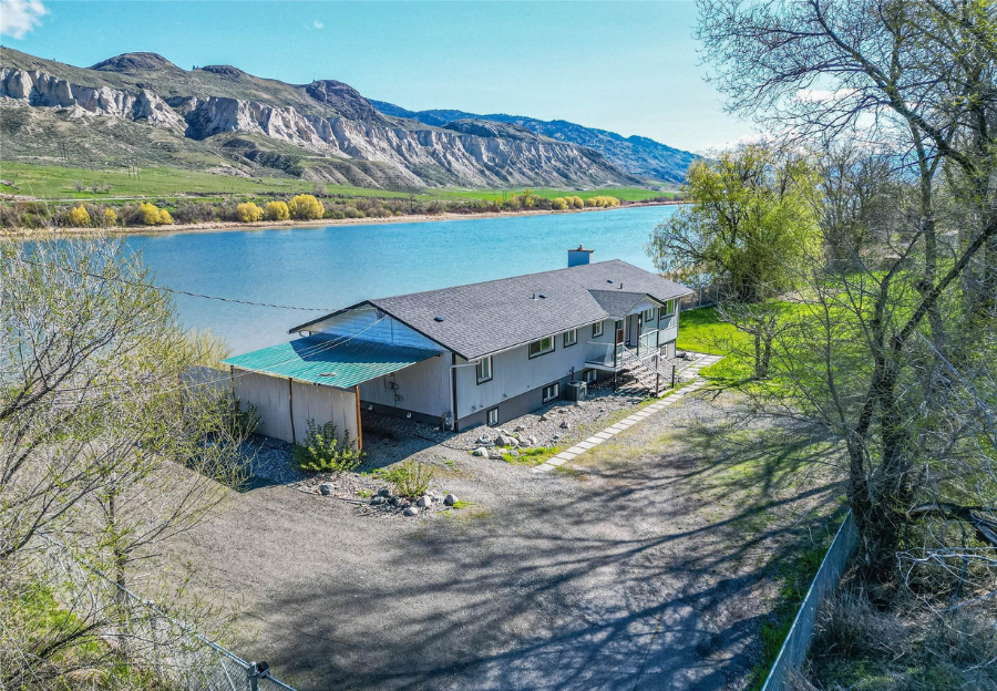 4 3969 Old Yellowhead Highway