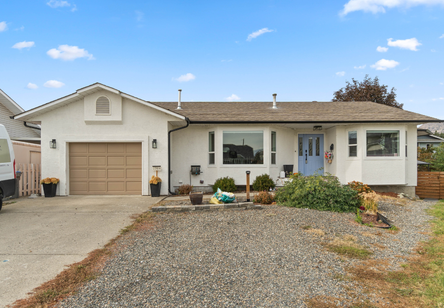 6823 Charleson Road, Magna Bay, BC Real Estate House For Sale